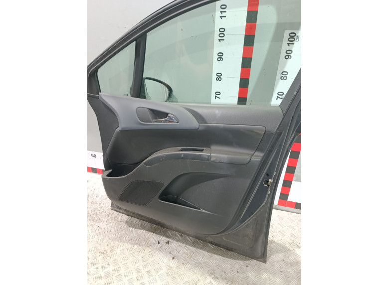 Обшивка двери передней правой (дверная карта) к Opel Meriva, 2013г.