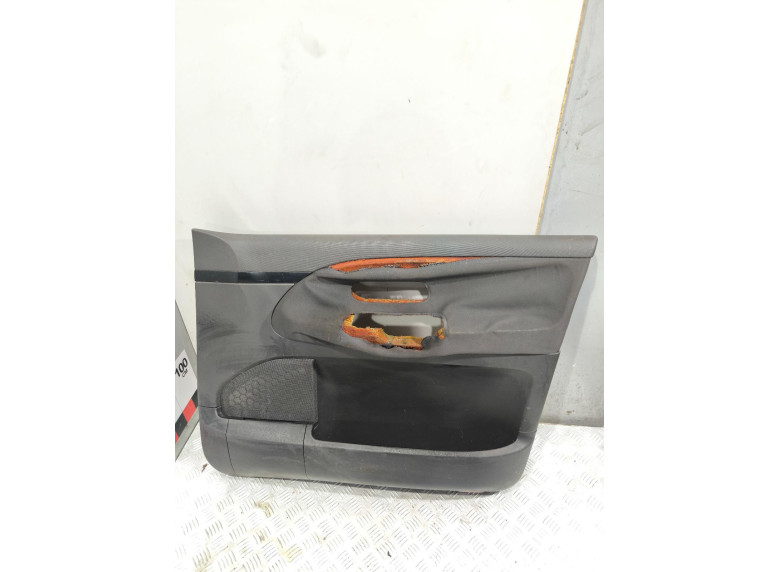 Обшивка двери передней правой (дверная карта) к Volkswagen Sharan, 2003г.