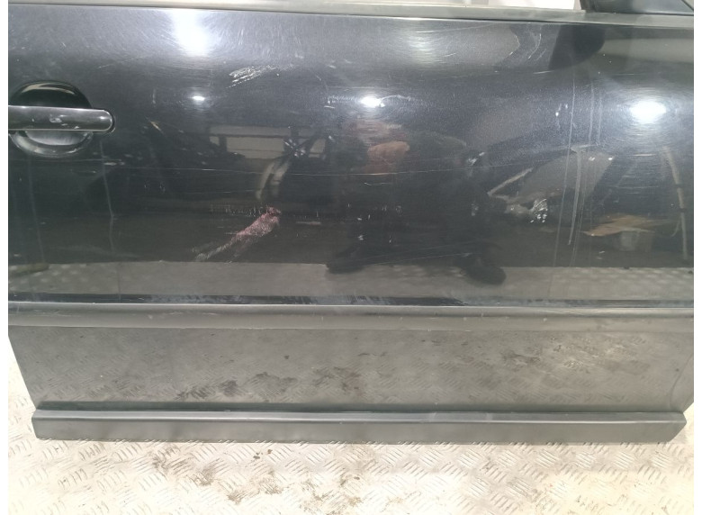 Дверь передняя правая к Volkswagen Passat, 2002г.