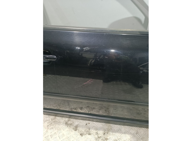 Дверь передняя правая к Volkswagen Passat, 2002г.