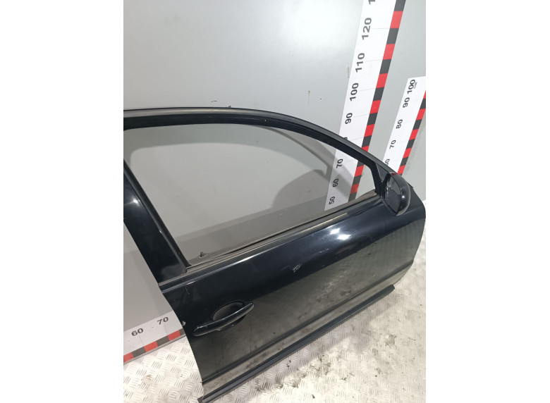 Дверь передняя правая к Volkswagen Passat, 2002г.