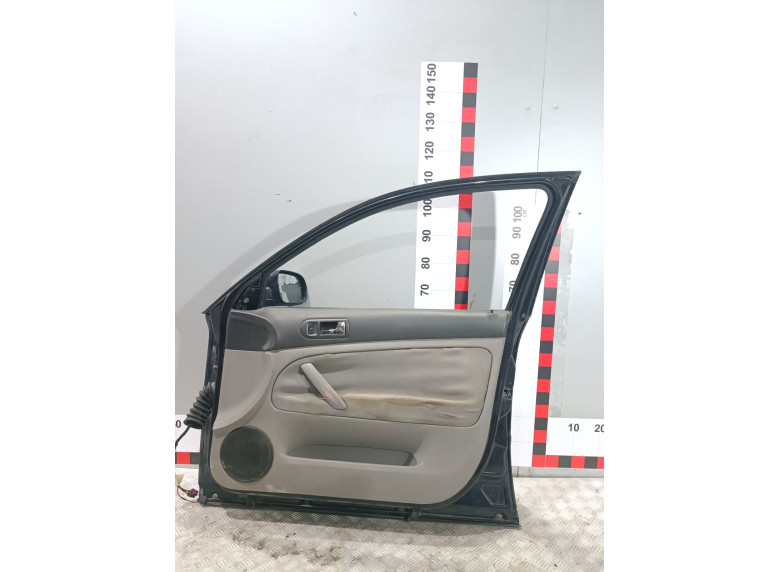 Дверь передняя правая к Volkswagen Passat, 2002г.