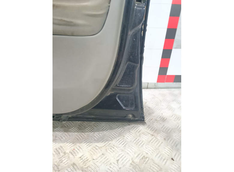 Дверь передняя правая к Volkswagen Passat, 2002г.