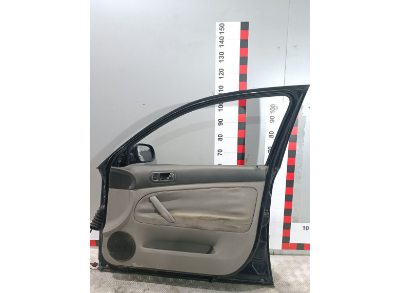 Дверь передняя правая к Volkswagen Passat, 2002г.