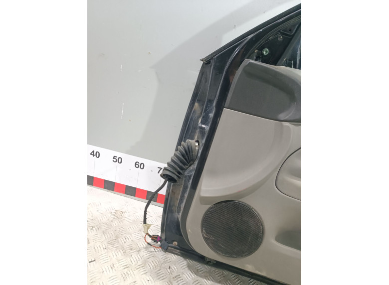 Дверь передняя правая к Volkswagen Passat, 2002г.