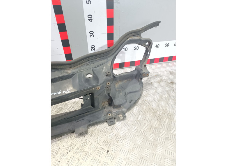 Передняя панель крепления облицовки (телевизор) к Opel Vivaro, 2004г.