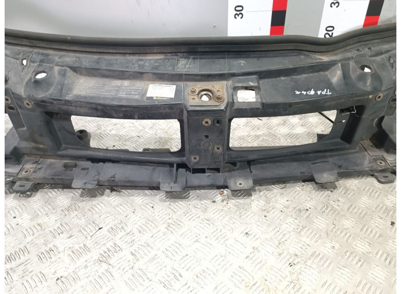 Передняя панель крепления облицовки (телевизор) к Opel Vivaro, 2004г.