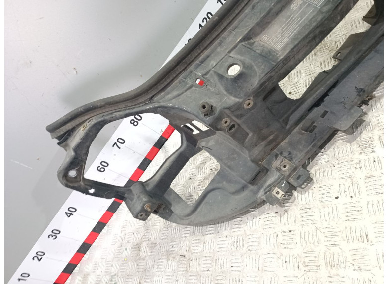 Передняя панель крепления облицовки (телевизор) к Opel Vivaro, 2004г.