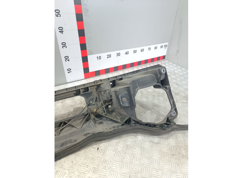 Передняя панель крепления облицовки (телевизор) к Opel Vivaro, 2004г.