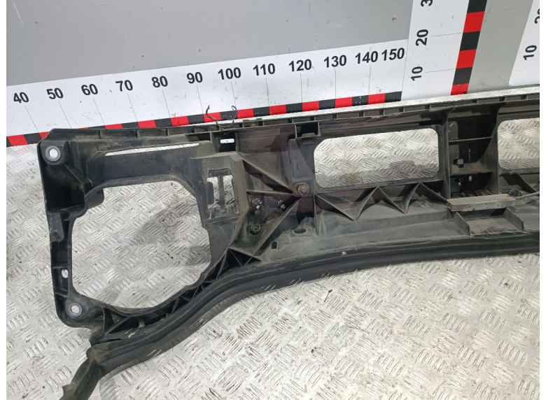 Передняя панель крепления облицовки (телевизор) к Opel Vivaro, 2004г.