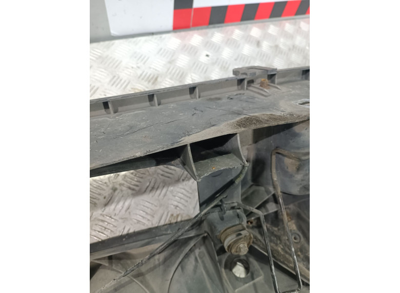 Передняя панель крепления облицовки (телевизор) к Opel Vivaro, 2004г.