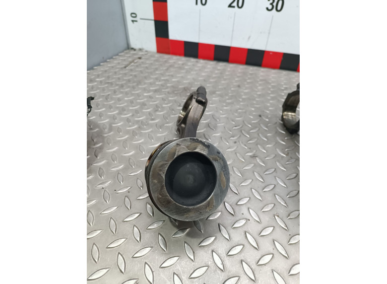 Поршень к Volkswagen Passat, 2010г.