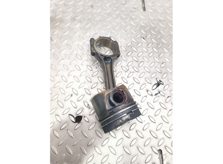 Поршень к Volkswagen Passat, 2010г.