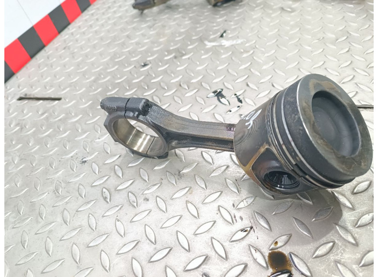 Поршень к Volkswagen Passat, 2010г.