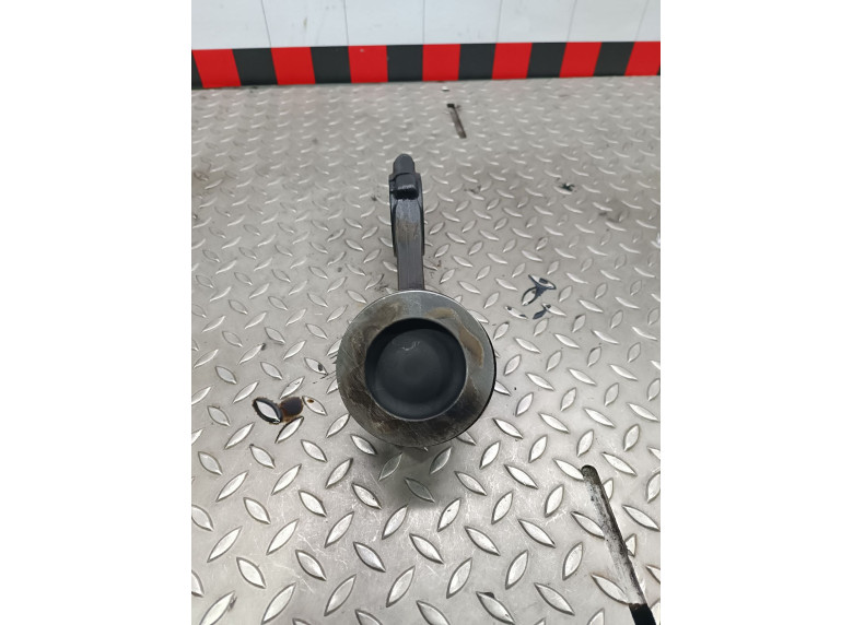 Поршень к Volkswagen Passat, 2010г.