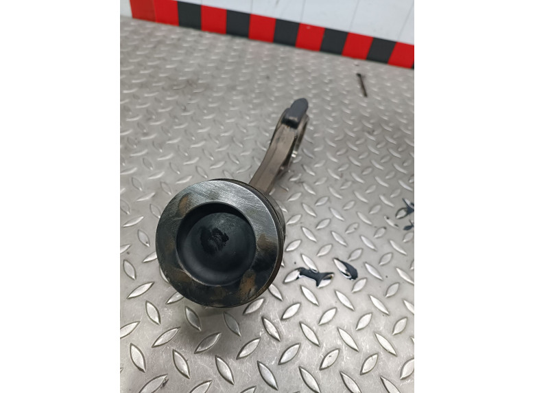 Поршень к Volkswagen Passat, 2010г.