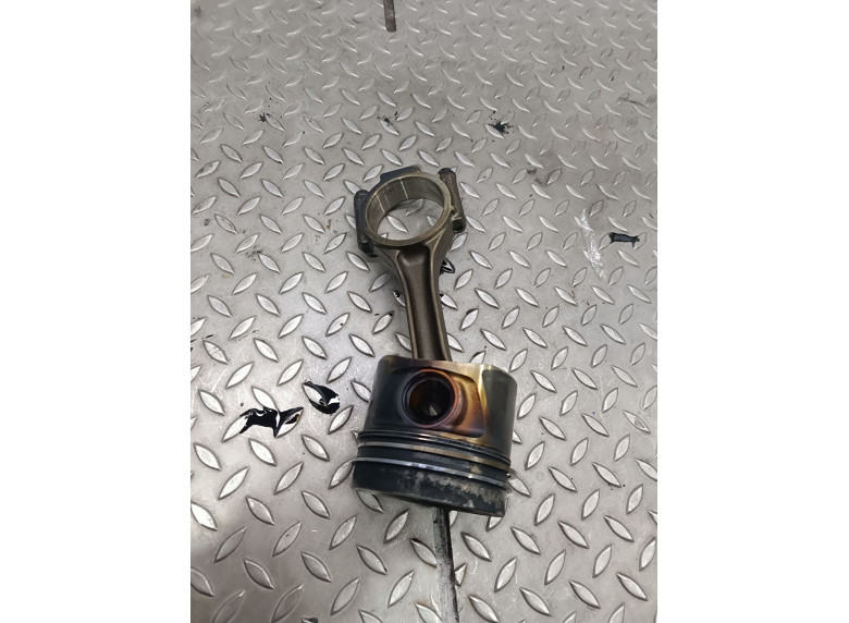 Поршень к Volkswagen Passat, 2010г.