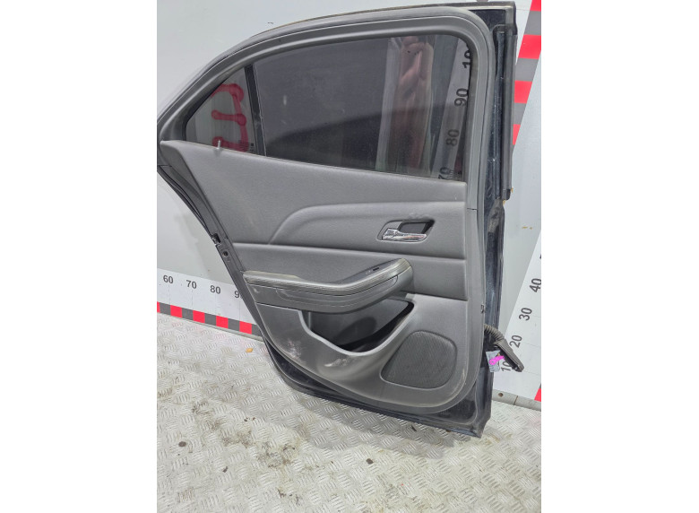 Обшивка двери задней левой (дверная карта) к Chevrolet Malibu, 2012г.