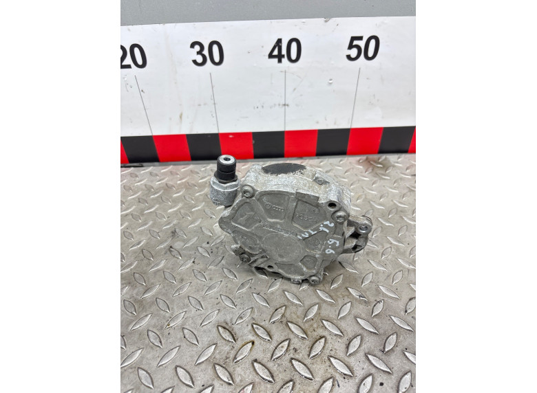 Насос вакуумный к Volkswagen Passat, 2010г.