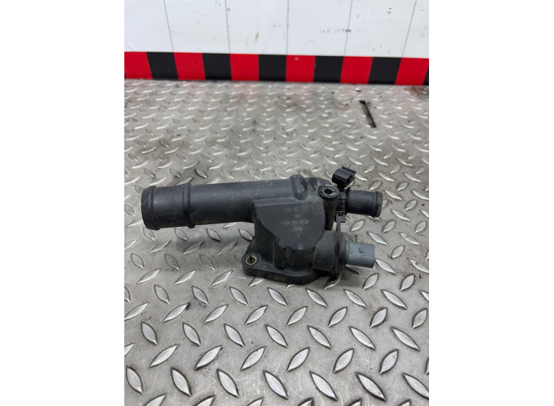 Фланец (тройник) системы охлаждения к Volkswagen Caddy, 2008г.