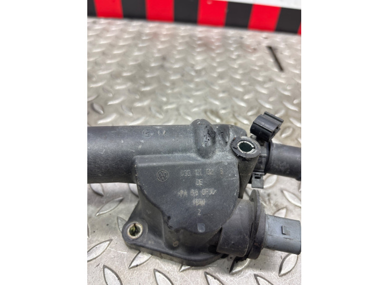 Фланец (тройник) системы охлаждения к Volkswagen Caddy, 2008г.