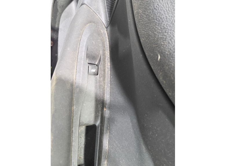 Кнопка стеклоподъемника переднего правого к Citroen C4, 2016г.