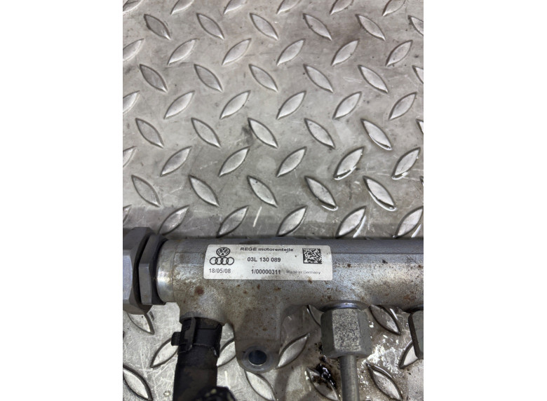 Топливная рампа к Volkswagen Passat, 2010г.