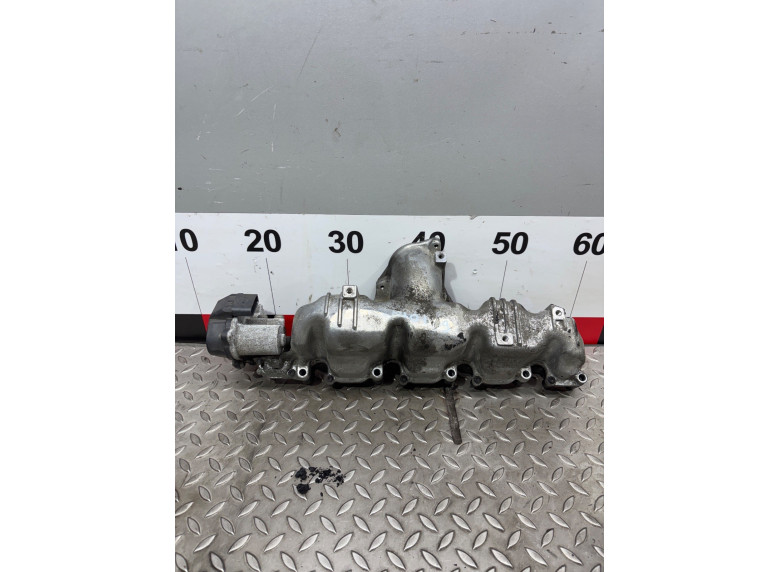 Коллектор впускной к Volkswagen Passat, 2010г.