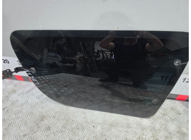 Стекло кузовное боковое правое к Dacia Logan, 2007г.