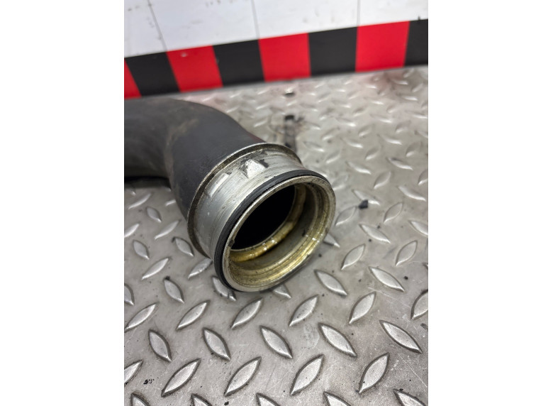 Патрубок интеркулера к Volkswagen Passat, 2010г.