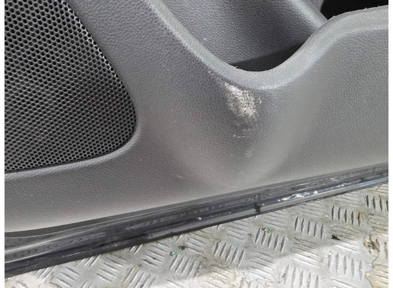 Обшивка двери передней правой (дверная карта) к Chevrolet Malibu, 2012г.