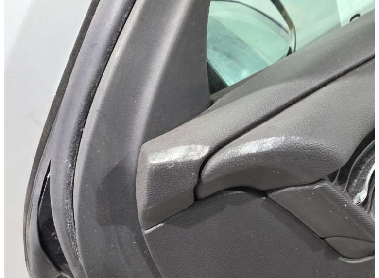 Обшивка двери передней правой (дверная карта) к Chevrolet Malibu, 2012г.