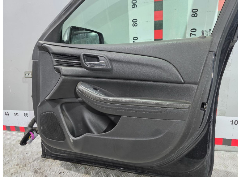 Обшивка двери передней правой (дверная карта) к Chevrolet Malibu, 2012г.