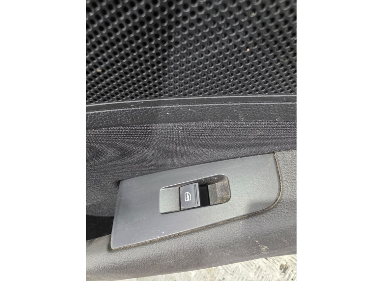 Кнопка стеклоподъемника заднего левого к Skoda Superb, 2010г.