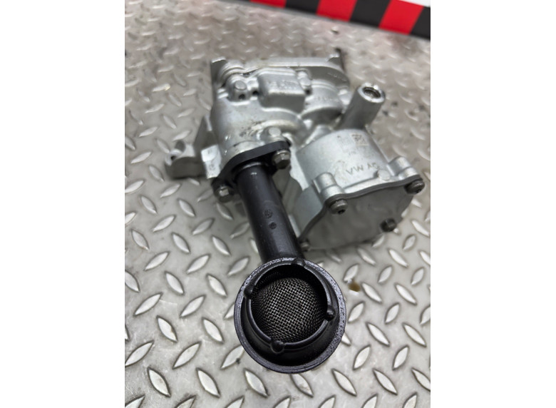 Насос масляный к Volkswagen Passat, 2010г.