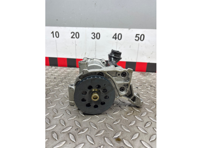 Насос масляный к Volkswagen Passat, 2010г.