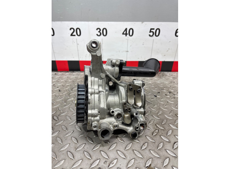 Насос масляный к Volkswagen Passat, 2010г.