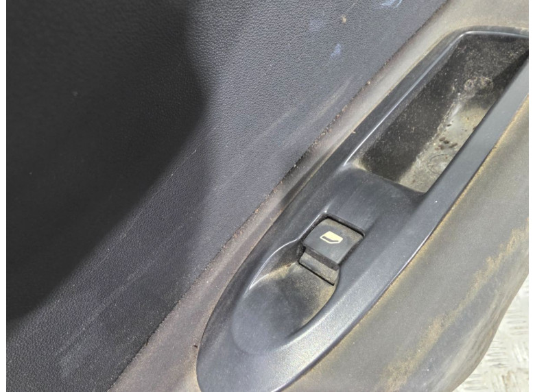 Кнопка стеклоподъемника заднего правого к Citroen C4, 2016г.