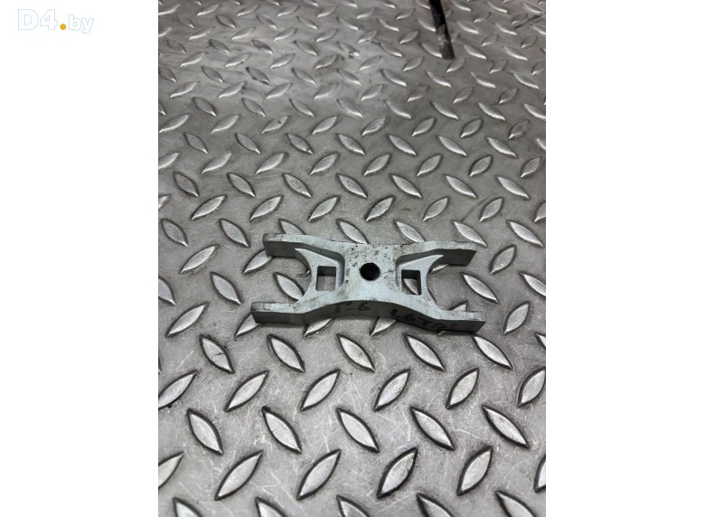 Скоба (кронштейн) крепления форсунки к Volkswagen Golf undefined г.