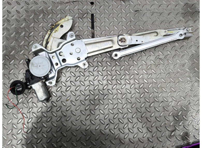 Стеклоподъемник электрический передний левый к Suzuki Swift, 2008г.