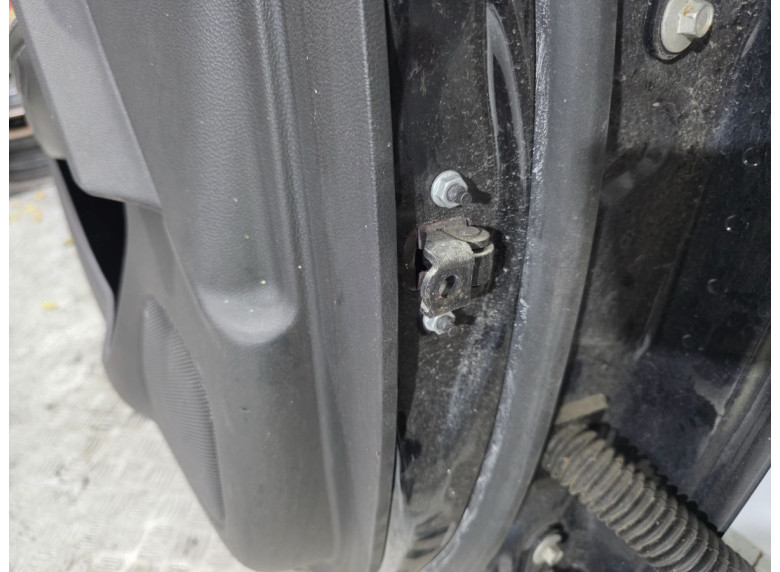 Ограничитель открывания двери передней к Chevrolet Malibu, 2012г.