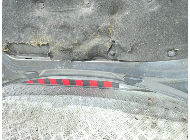 Капот к Volkswagen Golf, 2006г.