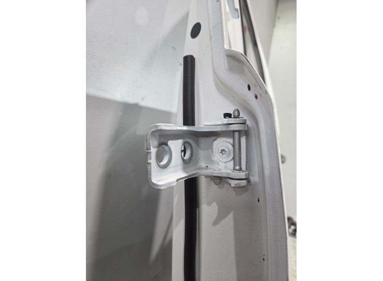 Петля двери передней левой к Peugeot Expert