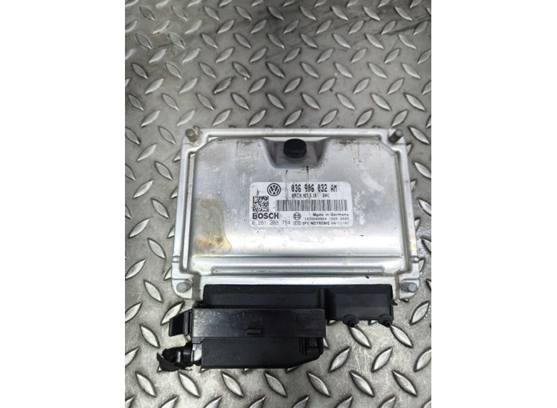 Блок управления двигателем к Volkswagen Golf, 2004г.