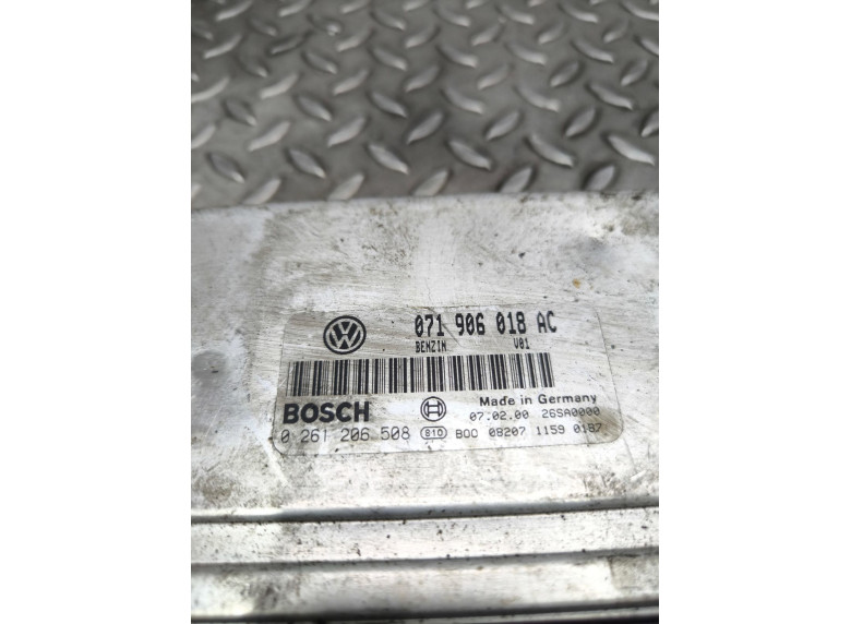 Блок управления двигателем к Volkswagen Passat, 2000г.