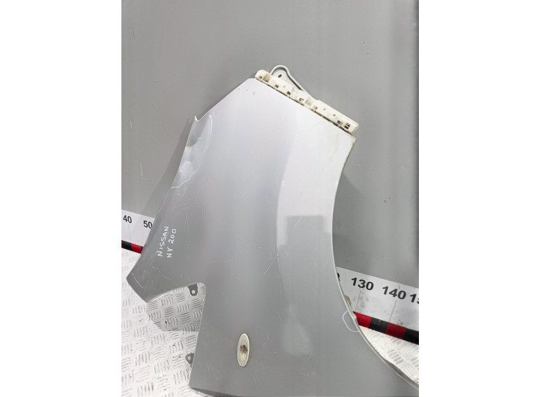 Крыло переднее правое к Nissan NV200, 2010г.