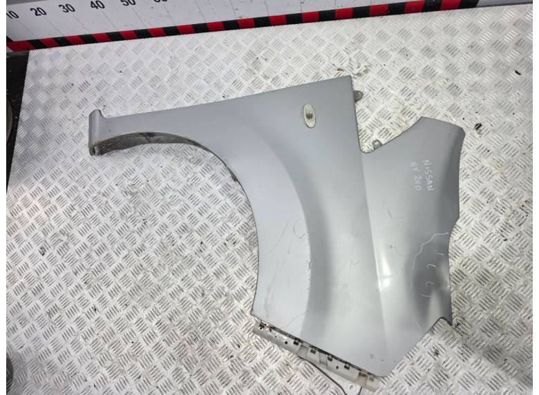 Крыло переднее правое к Nissan NV200, 2010г.