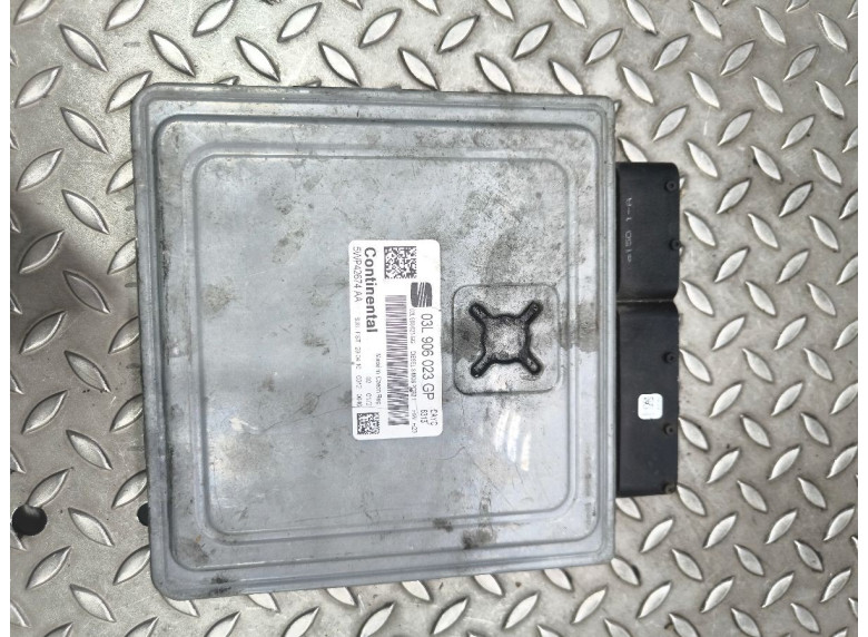 Блок управления двигателем к Seat Leon, 2010г.