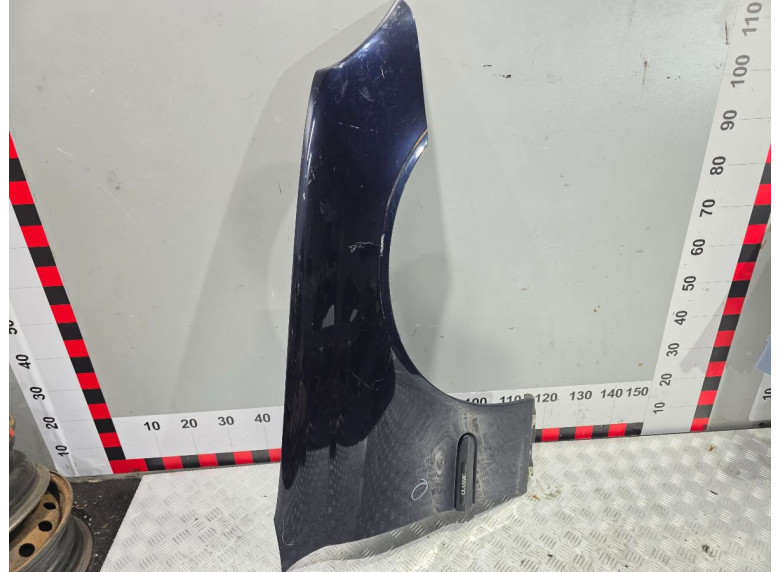 Крыло переднее правое к Mercedes C W203, 2004г.