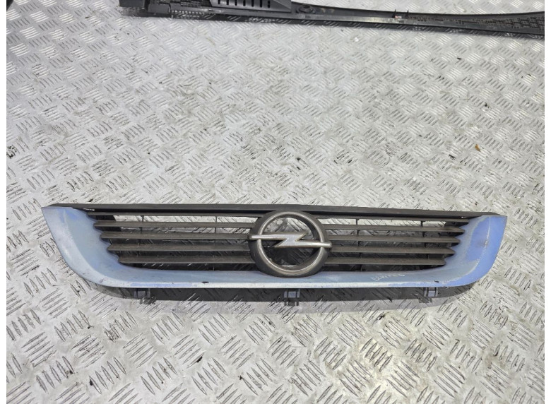 Решетка радиатора к Opel Vectra, 1998г.